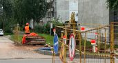 В Великих Луках ремонтируют двор на улице Маршала Жукова