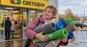 Скупаю в «Светофоре» ЭВА-коврики за копейки, но около двери не стелю: делаю подложки под мебель и обувь за час